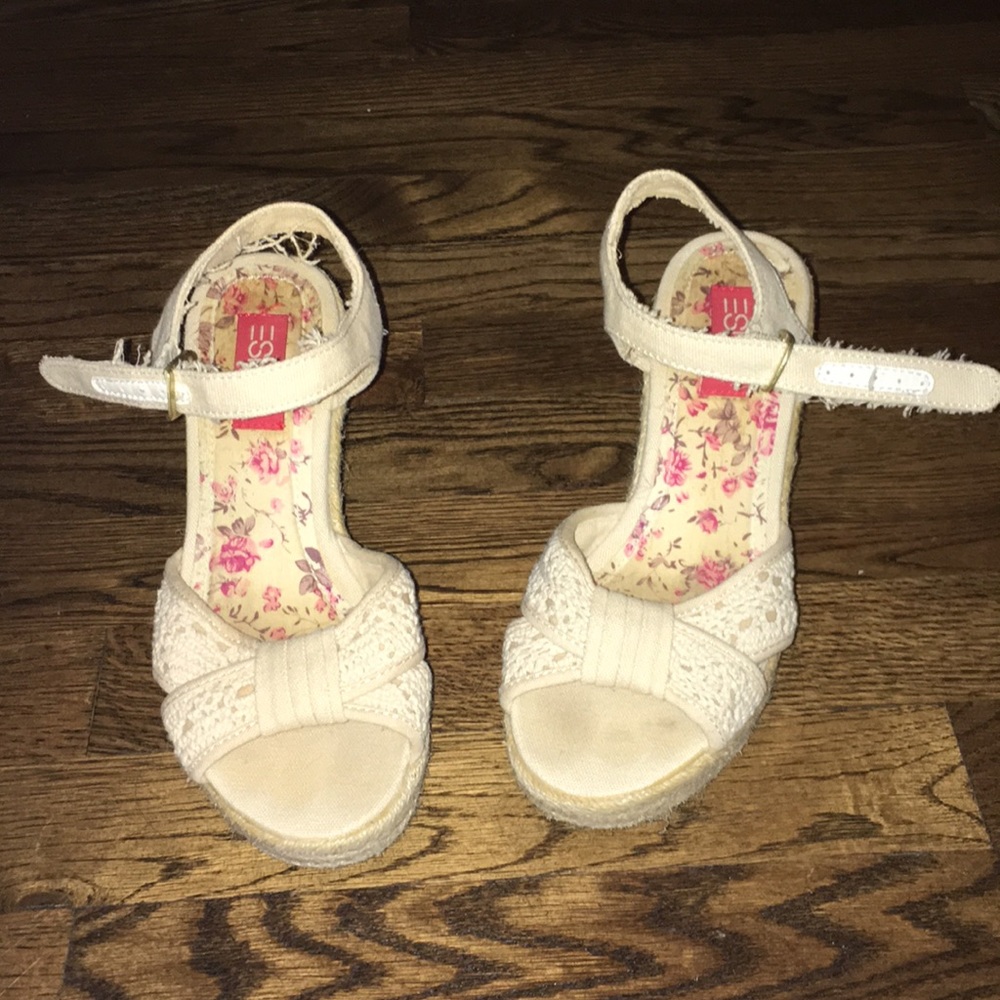 Lacey wedges